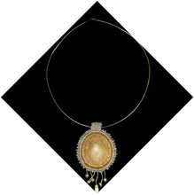 Cargar imagen en el visor de la galería, Georgian limpet locket shell beaded strands