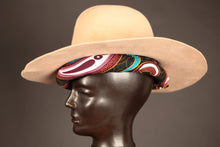 Carica l'immagine nel visualizzatore di Gallery, Camel paisley