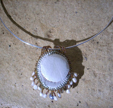 Cargar imagen en el visor de la galería, Georgian limpet locket shell beaded strands
