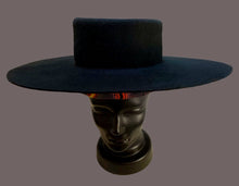 Cargar imagen en el visor de la galería, Black halo
